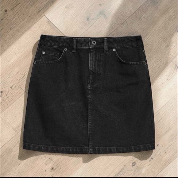 Jack Wills Dresses & Skirts - Jack Wills Black Denim Mini Skirt US 6 UK 10 NWT Cotton Classic 5 Pocket